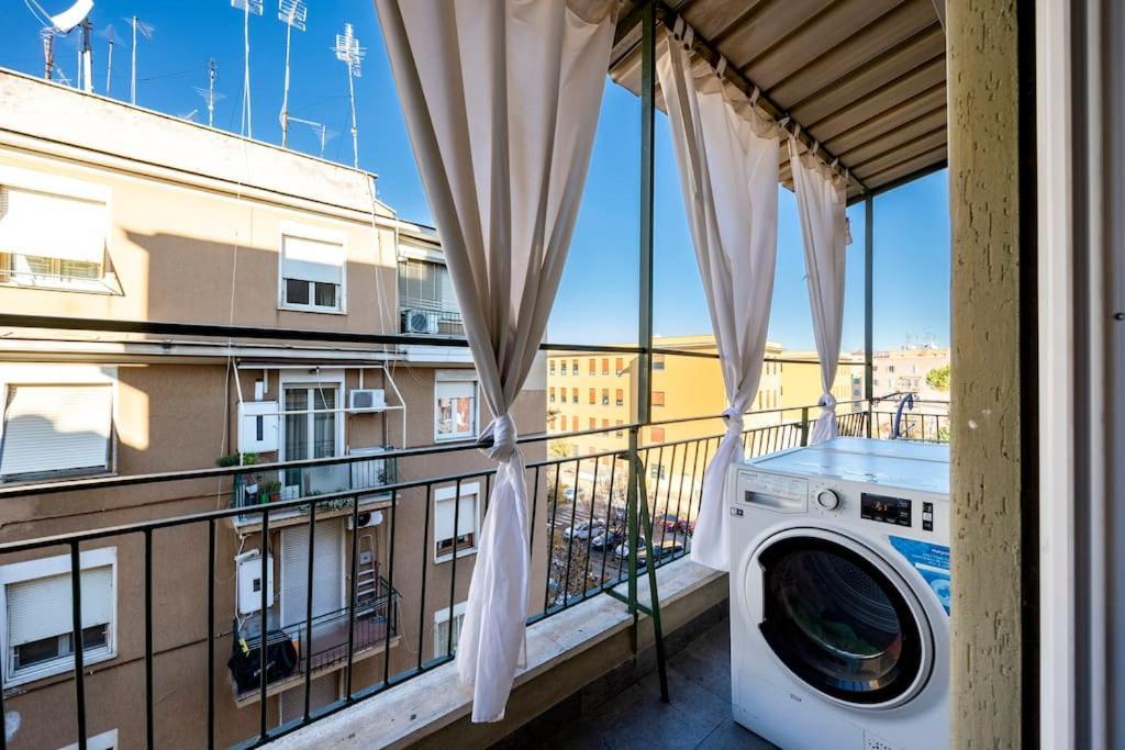 Stylish Apartment Rome Air Conditionig Wifi Tv 50 Metro 4 Minutes Away Dış mekan fotoğraf