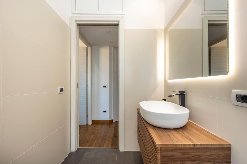 Stylish Apartment Rome Air Conditionig Wifi Tv 50 Metro 4 Minutes Away Dış mekan fotoğraf